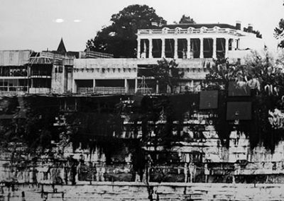 Black and white image of the Hunter Museum being built around the original mansion.