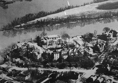 A black and white aerial shot of the Hunter mansion before it was the museum and surrounding buildings.